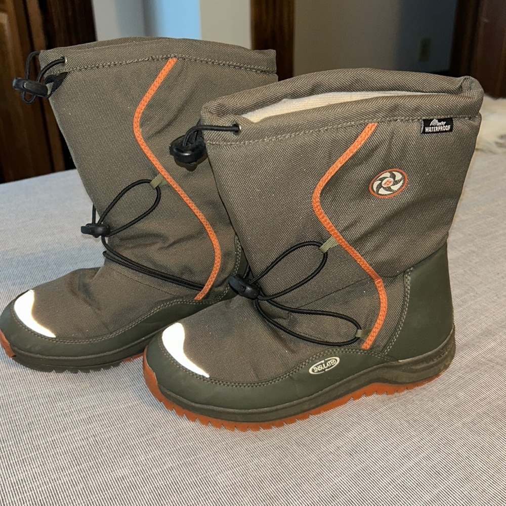Columbia kids snow boots
